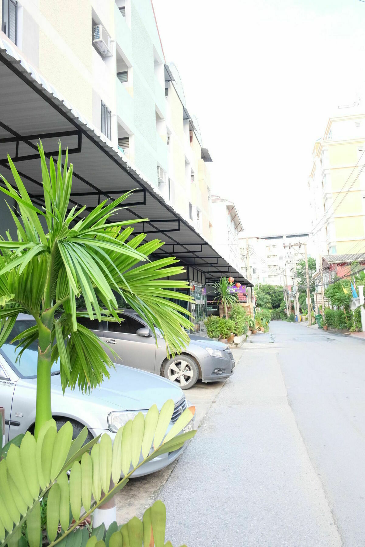 Area 69 Aparthotel Bangkok Exterior photo